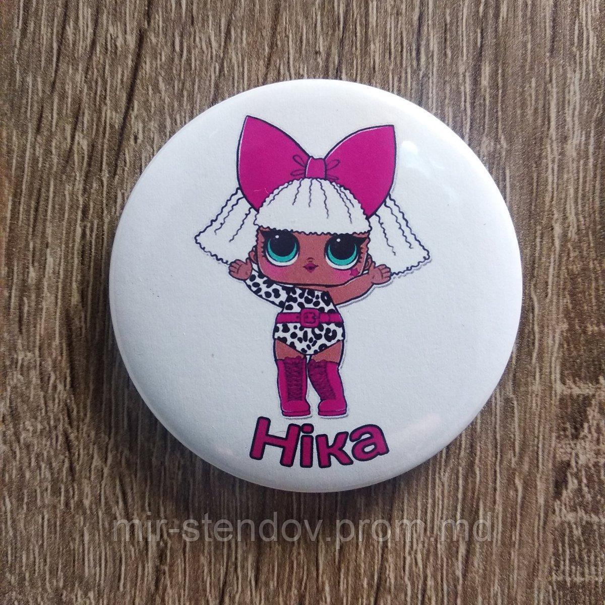 Ника. Именной значок с изображением мультгероя, фото 1
