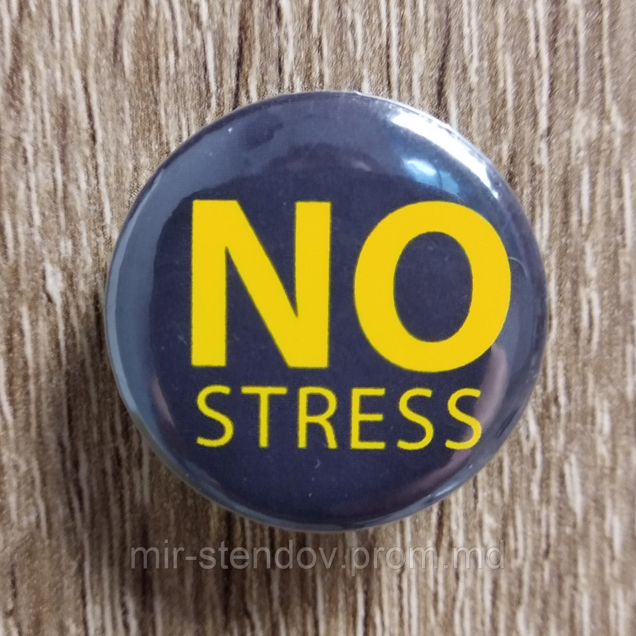 Значок сувенирный "No Stress" - фото 1 - id-p10338103