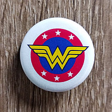 Значок сувенирный "Суперженщина" (Белый фон)