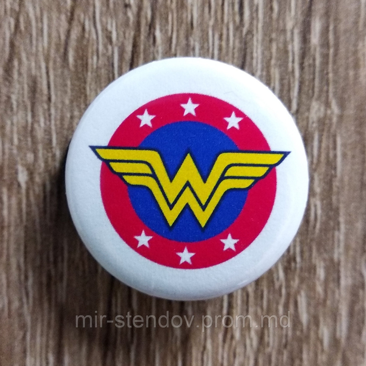 Значок сувенирный "Суперженщина" (Белый фон), фото 1