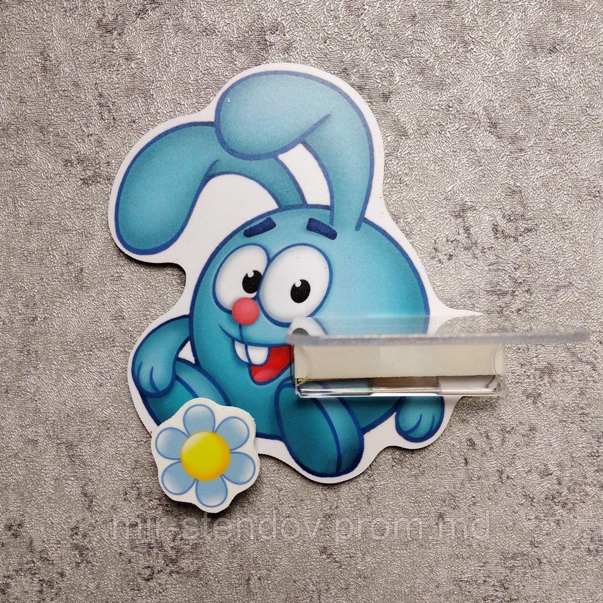 Стенд с полочкой для поделки и магнитом для рисунка Смешарик, фото 1