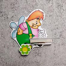 Стенд с полочкой для поделки и магнитом для рисунка Карлсон