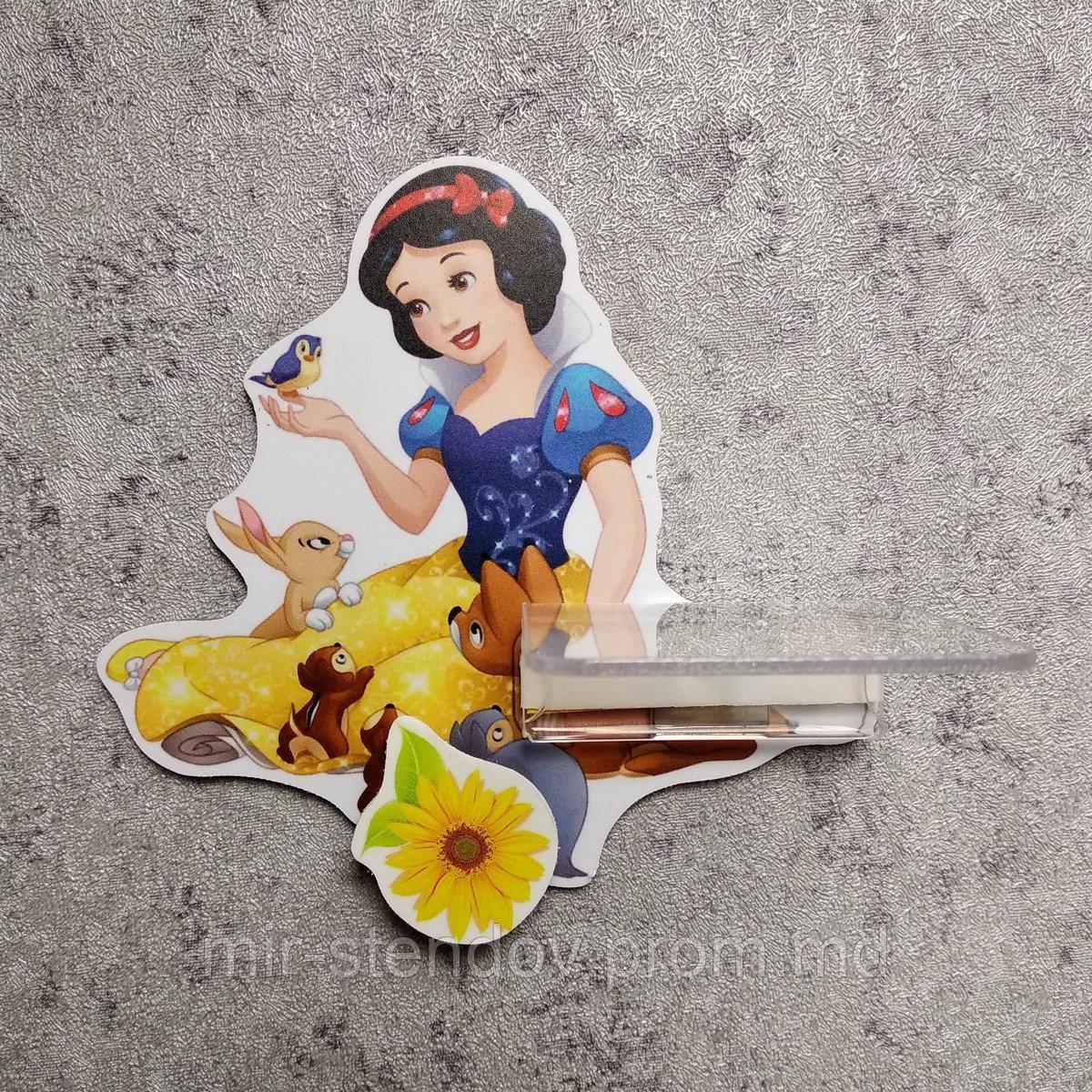 Стенд с полочкой для поделки и магнитом для рисунка Белоснежка, фото 1