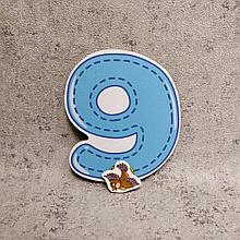 Магнитный стенд для крепления рисунка магнитом "Цифра 9"