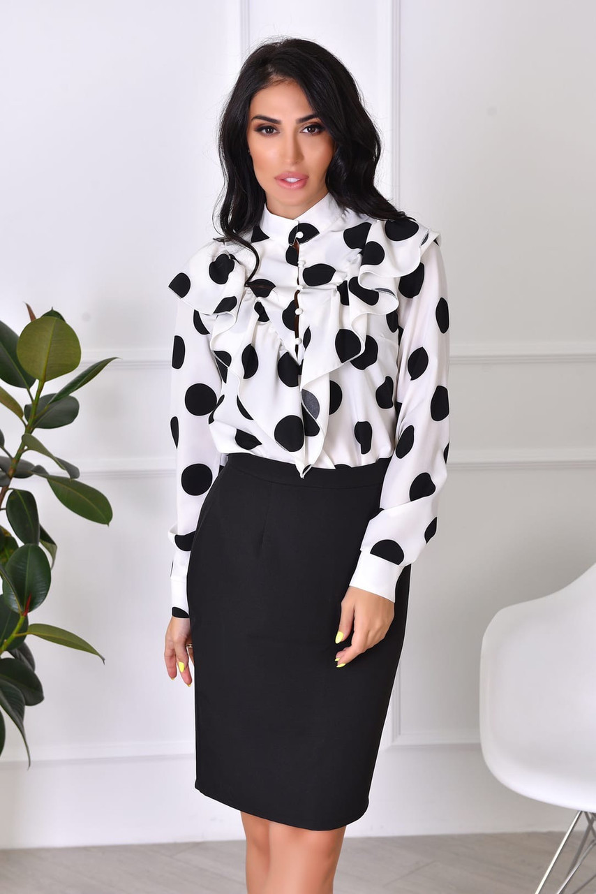 Женская стильная блузка в ретро стиле с воланами по верху и воротником стойкой, в крупный горох - фото 1 - id-p10417683
