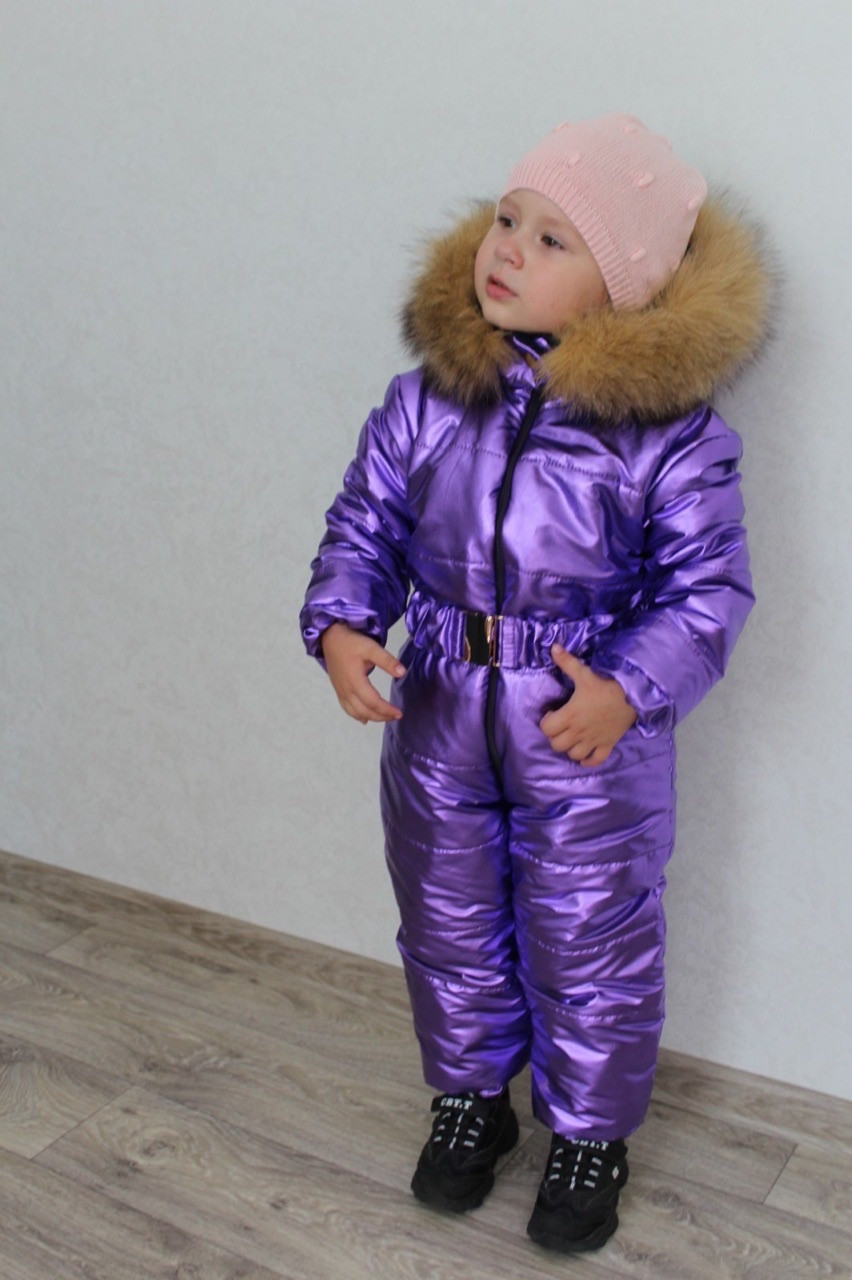 Утепленный осенне-зимний детский комбинезон на синтепоне с капюшоном с опушкой, плащевка металлик, для девочки - фото 1 - id-p10419330