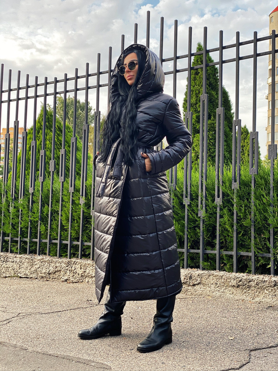 Модное женское зимнее непромокаемая длинное пальто-куртка с капюшоном и пояском - фото 1 - id-p10419823