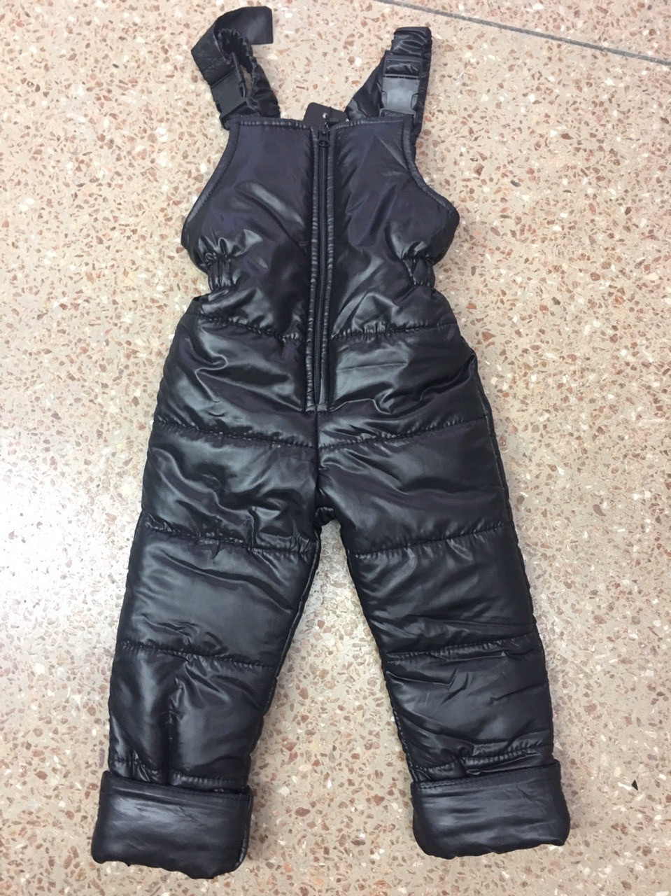 Утепленные зимние детские штаны полукомбинезон на синтепоне с подтяжками и змейкой спереди - фото 1 - id-p10420976