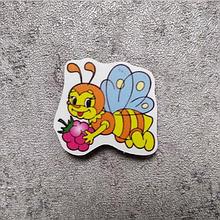 Пчёлка с ягодкой. Фигурка для магнитной доски