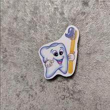 Зубик со щеткой. Учебный магнит