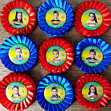 Значок на выпускной с фото и розеткой (синей и красной), фото 2