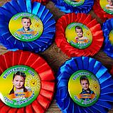 Значок на выпускной с фото и розеткой (синей и красной), фото 3