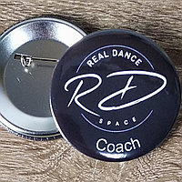 Именные значки c логотипом танцевальной команды "Real danse space" 50 мм, С логотипом и надписью "Coach"