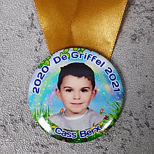 Медаль выпускника с фотографией и золотой лентой