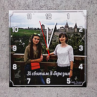 Квадратные настенные часы с Вашей фотографией на 8-е марта