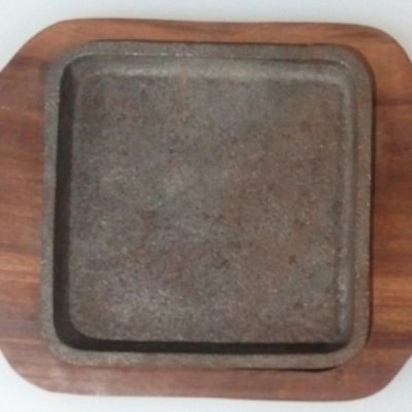 Сковорода чугунная квадратная на деревянной подставке 150*150 мм (шт) Империя Посуды EMP_9967 - фото 1 - id-p10468383
