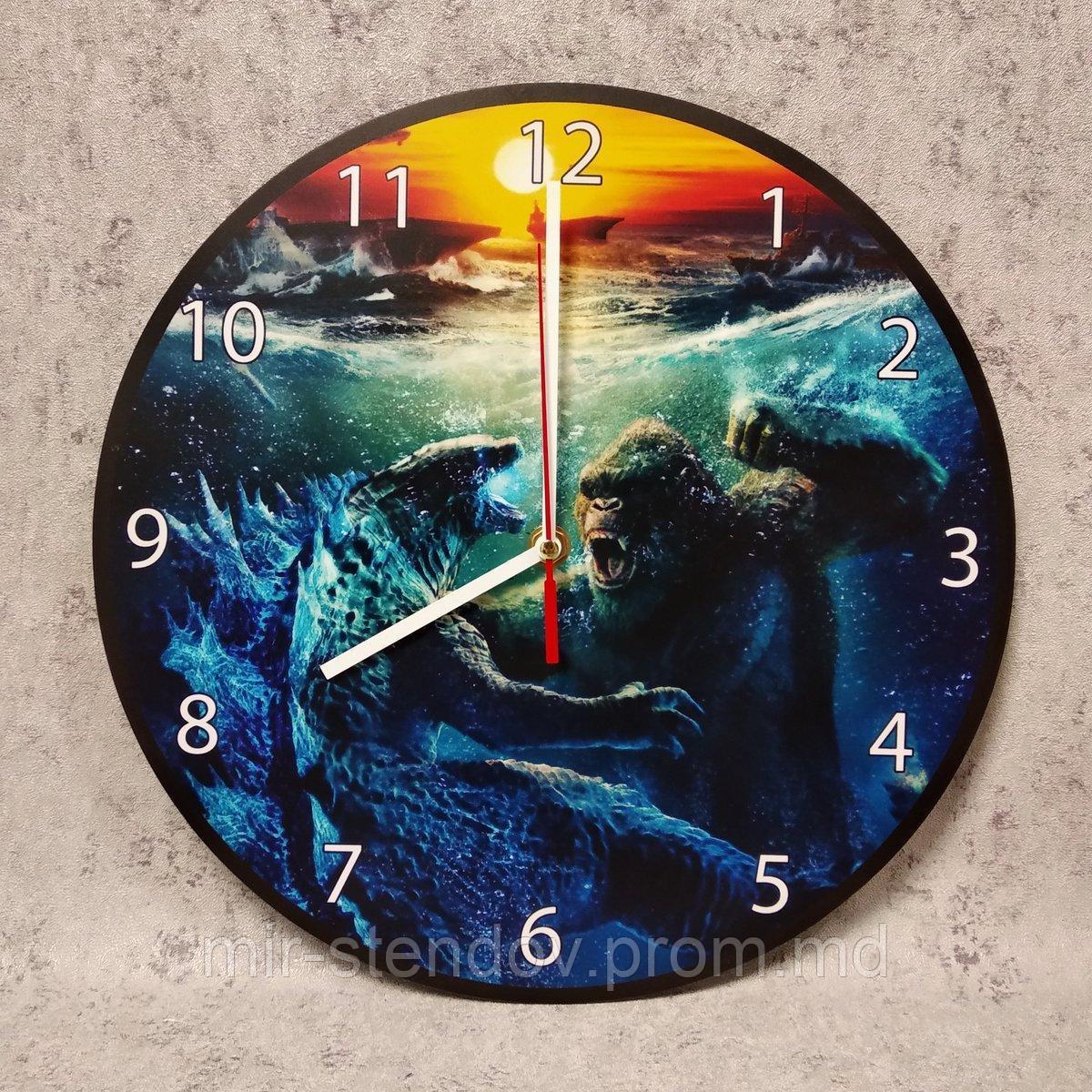 Круглые настенные часы "Годзила против Конга", фото 1