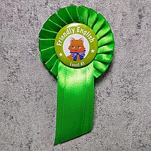 Значок с розеткой и хвостиками "Friendly English" (Level A1, Level A2)
