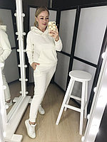 Женский прогулочный спортивный трикотажный костюм: кофта с капюшоном и карманом спереди и штаны с манжетами
