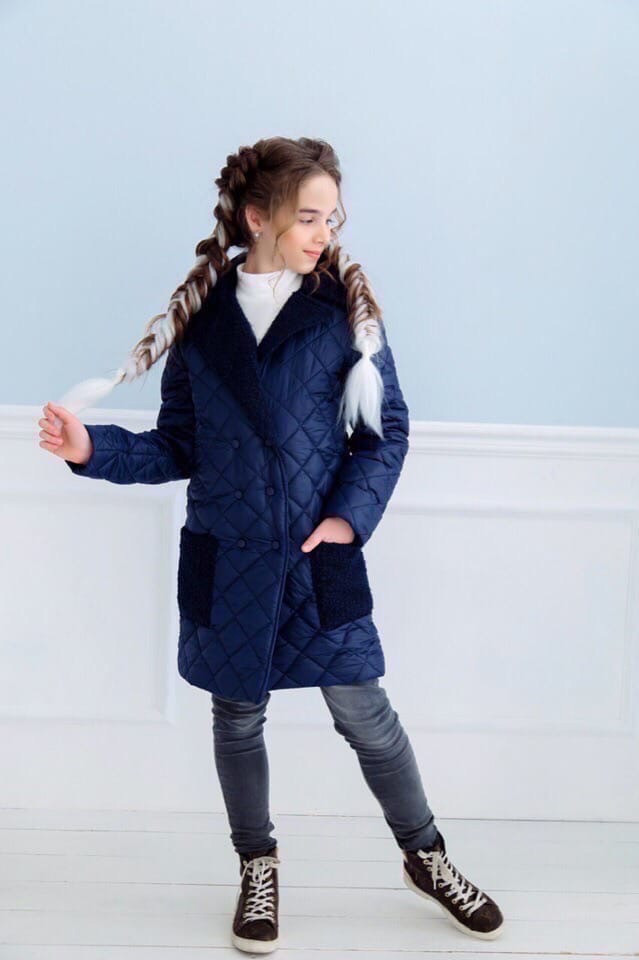 Осеннее подростковое стеганное в ромб пальто для девочки, с отложным воротом и накладными карманами - фото 1 - id-p10515427