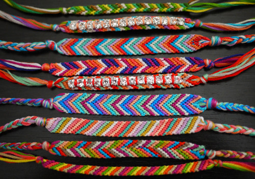 Фенечки - плетеные браслеты - фото 1 - id-p3452863