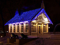 Iluminarea festivă a clădirilor cu ghirlande. Restaurante, Cafenele, Hoteluri