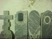 Мраморный фигурный памятник (стела, тумба, цветник)