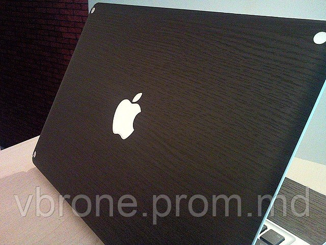 Декоративная защитная пленка на весь корпус ноутбука Macbook Air 13", дерево темное - фото 1 - id-p3865894