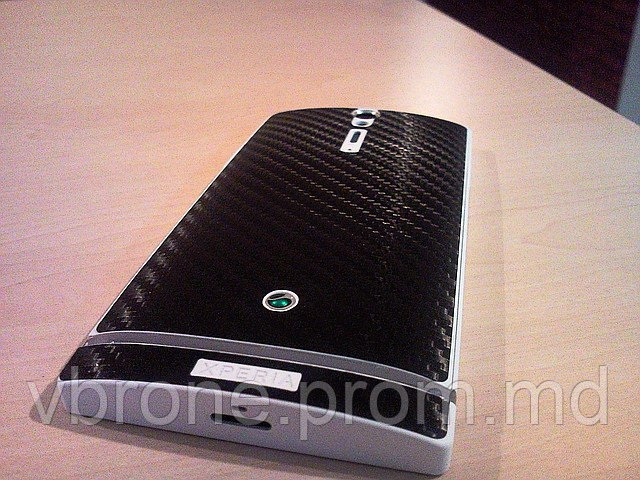 Декоративная защитная пленка для телефона Sony Ericsson Xperia S карбон черный - фото 1 - id-p3865910