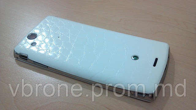 Декоративная защитная пленка для Sony Ericsson Xperia Arc S аллигатор белый - фото 1 - id-p3865911