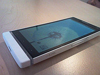 Декоративная защитная пленка для телефона Sony Ericsson Experia S аллигатор белый