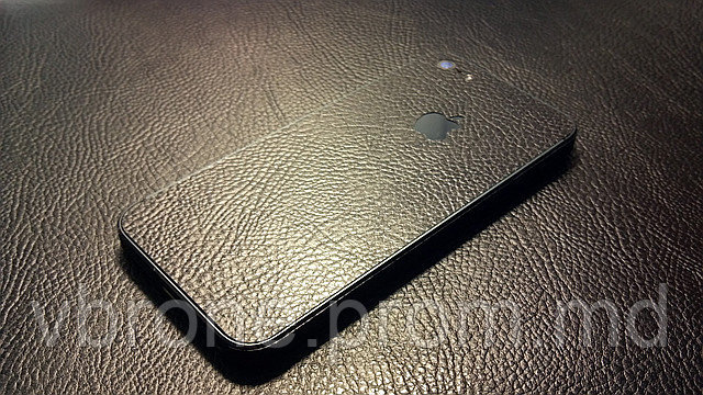 Декоративная защитная пленка для Iphone 5, кожа черная - фото 1 - id-p3866548