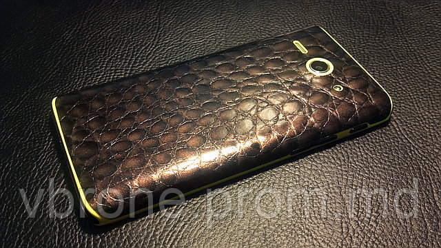 Декоративная защитная пленка для Huawei C8813D аллигатор коричневый - фото 1 - id-p3866551
