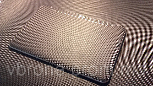 Декоративная защитная пленка для Samsung Galaxy Tab 8.9 P7300/7310 микрокарбон черный - фото 1 - id-p3866554