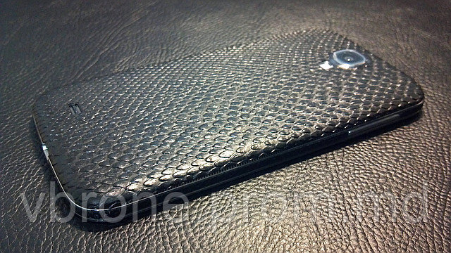 Декоративная защитная пленка для Samsung Galaxy S 4 рептилия черная+ - фото 1 - id-p3866555