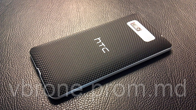 Декоративная защитная пленка для HTC Desire 600 микро карбон черный - фото 1 - id-p3866559