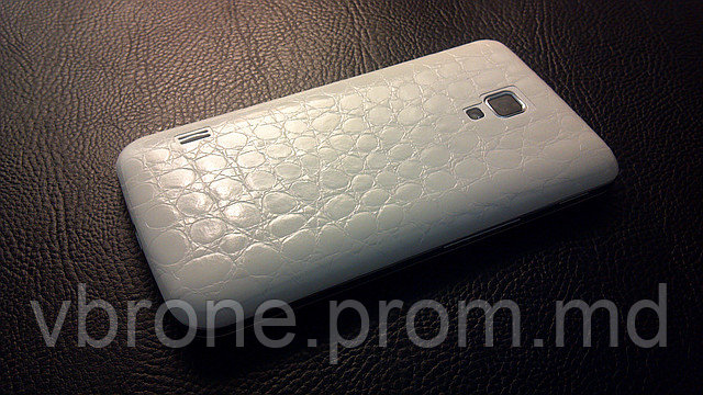 Декоративная защитная пленка для LG P715 Optimus L7 2 Dual аллигатор белый - фото 1 - id-p3866570