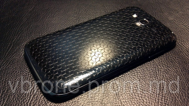 Декоративная защитная пленка для Samsung GT-I9082 Galaxy Grand "чешуя черная" - фото 1 - id-p3866759
