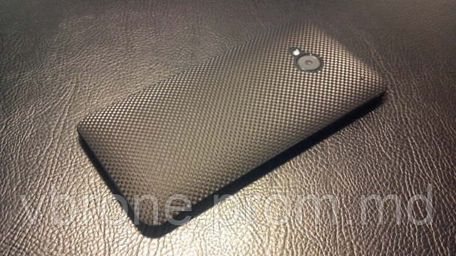 Декоративная защитная пленка для HTC One 2013 "микрокарбон черный" - фото 1 - id-p3866769