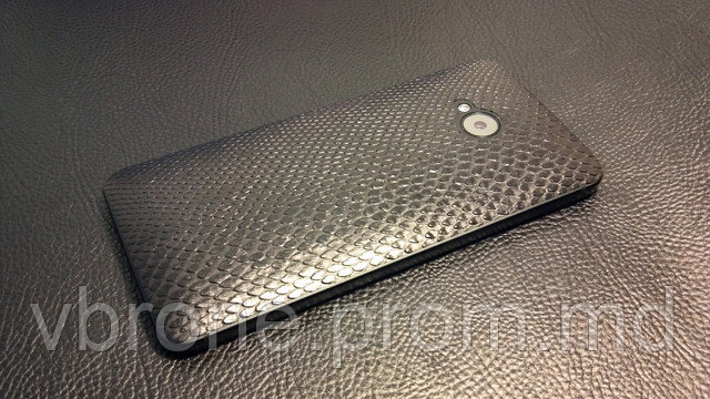 Декоративная защитная пленка для HTC One 2013 "рептилия черная" - фото 1 - id-p3866770