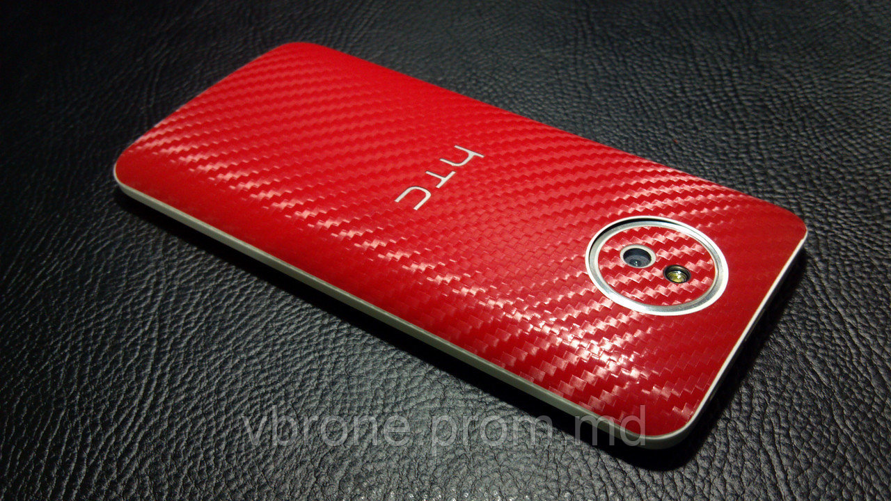Декоративная защитная пленка для HTC Desire 609D "карбон красный" - фото 1 - id-p3866900