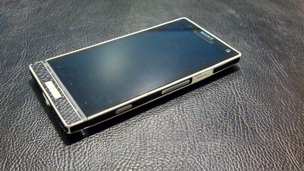 Декоративная защитная пленка для телефона Sony Xperia LT26i рептилия черная - фото 1 - id-p3868163