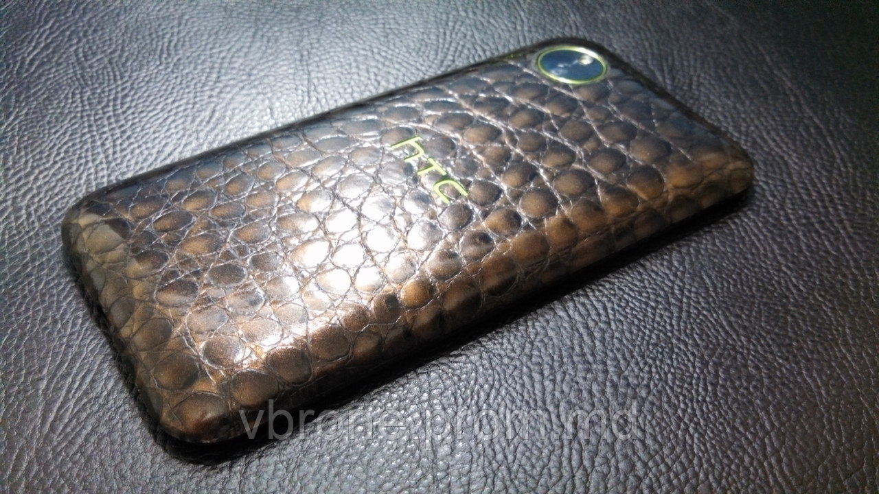 Декоративная защитная пленка для HTC D709 аллигатор коричневый - фото 1 - id-p3868223