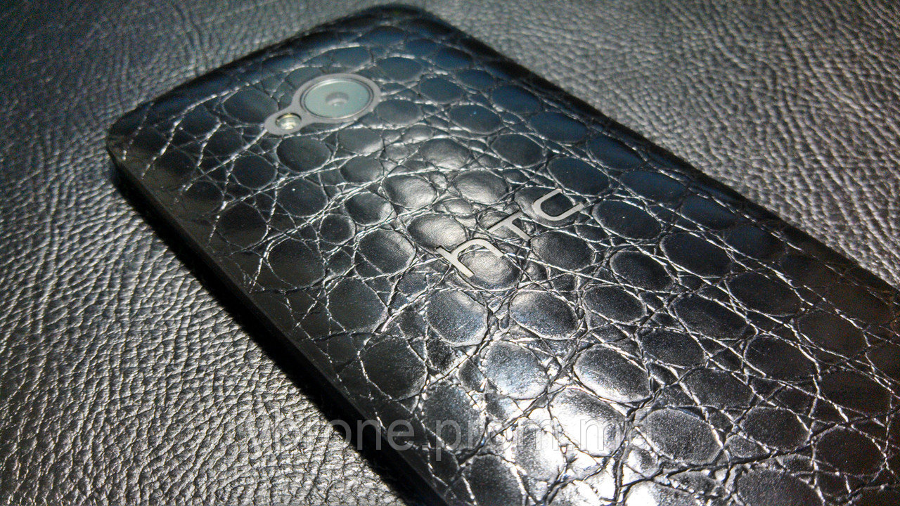 Декоративная защитная пленка для HTC One 2013 аллигатор черный 2 - фото 1 - id-p3868230