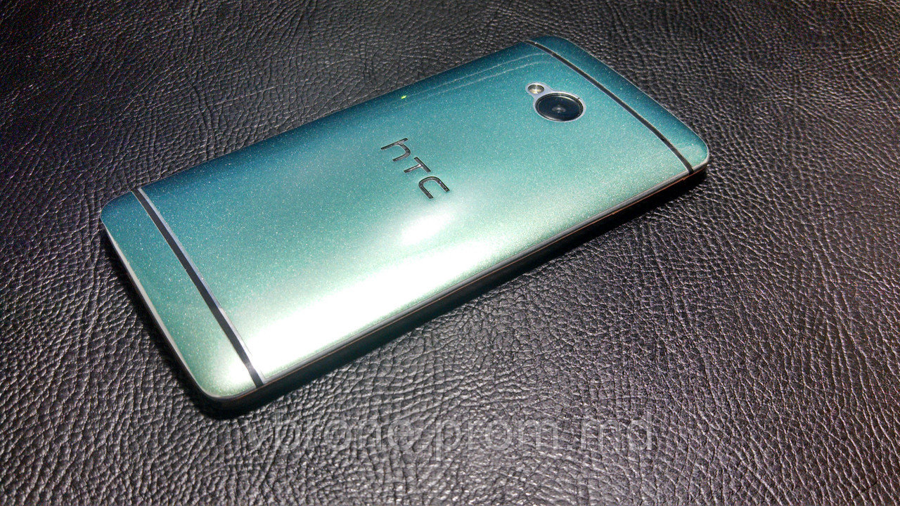Декоративная защитная пленка для HTC One 2013 берюзовый хамелион - фото 1 - id-p3868231