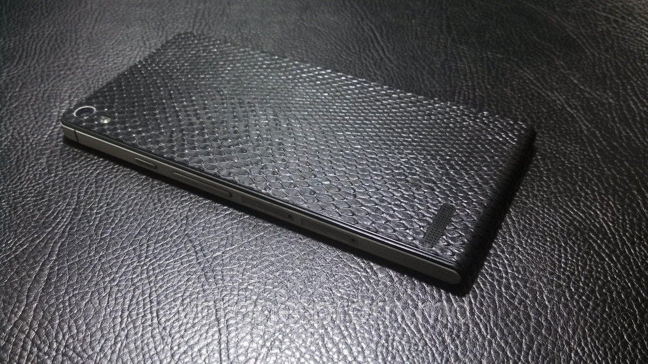 Декоративная защитная пленка для Huawei P6 рептилия черная - фото 1 - id-p3868255