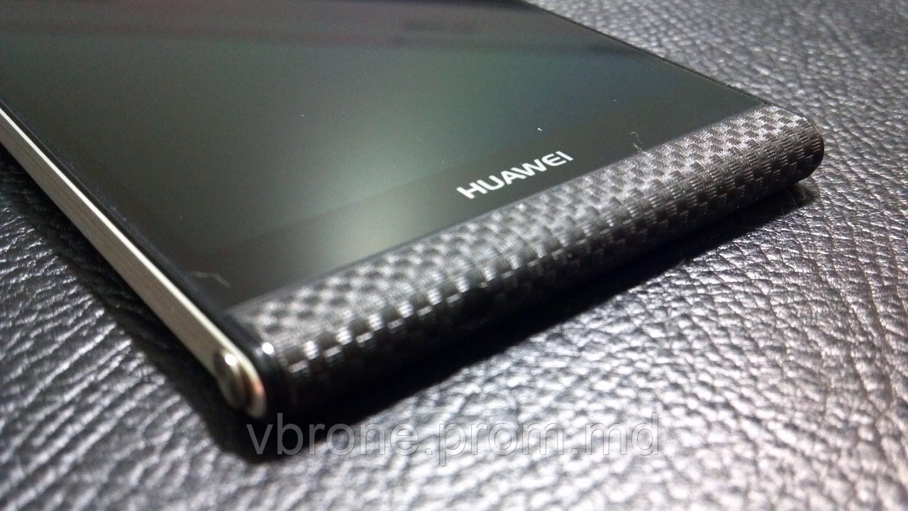 Декоративная защитная пленка для Huawei P6 микрокарбон черный - фото 1 - id-p3868262