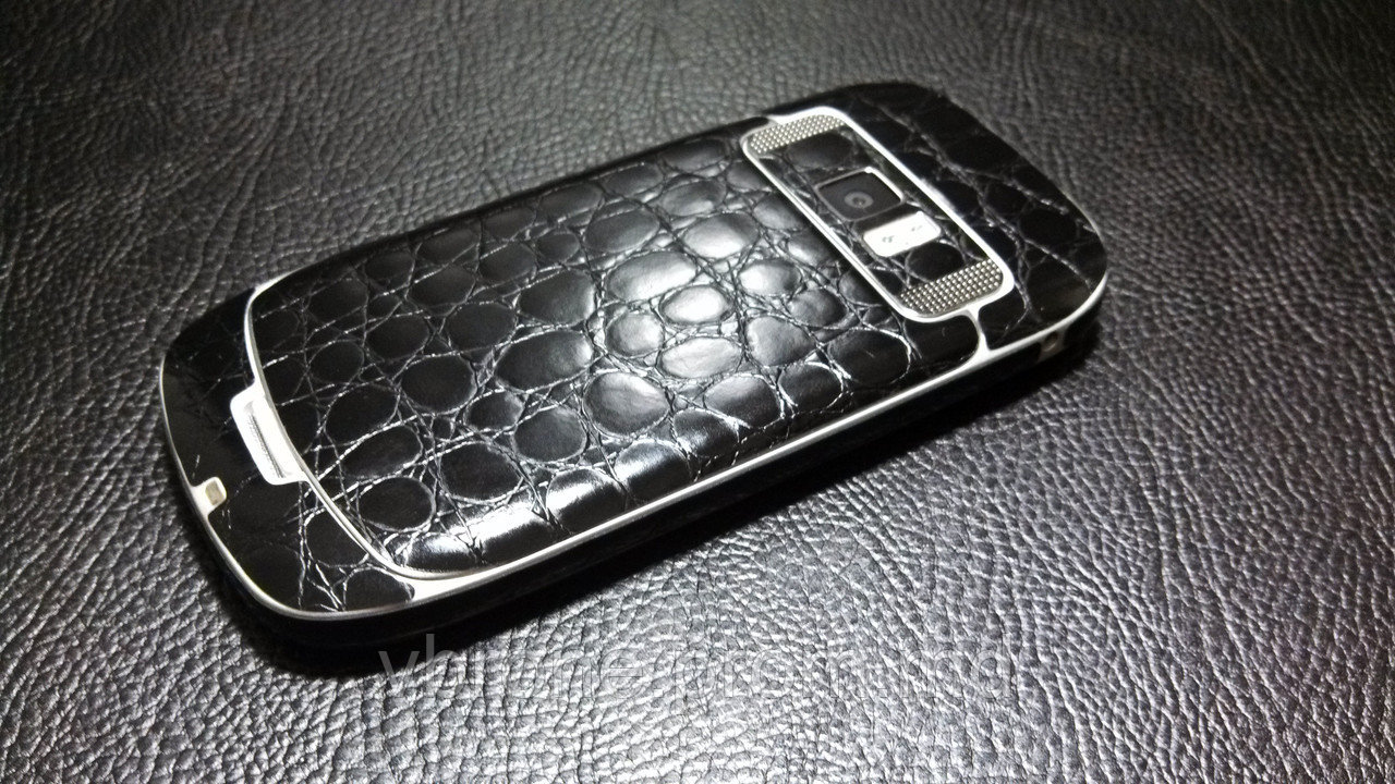 Декоративная защитная пленка для телефона Nokia C7 аллигатор черный - фото 1 - id-p3868300