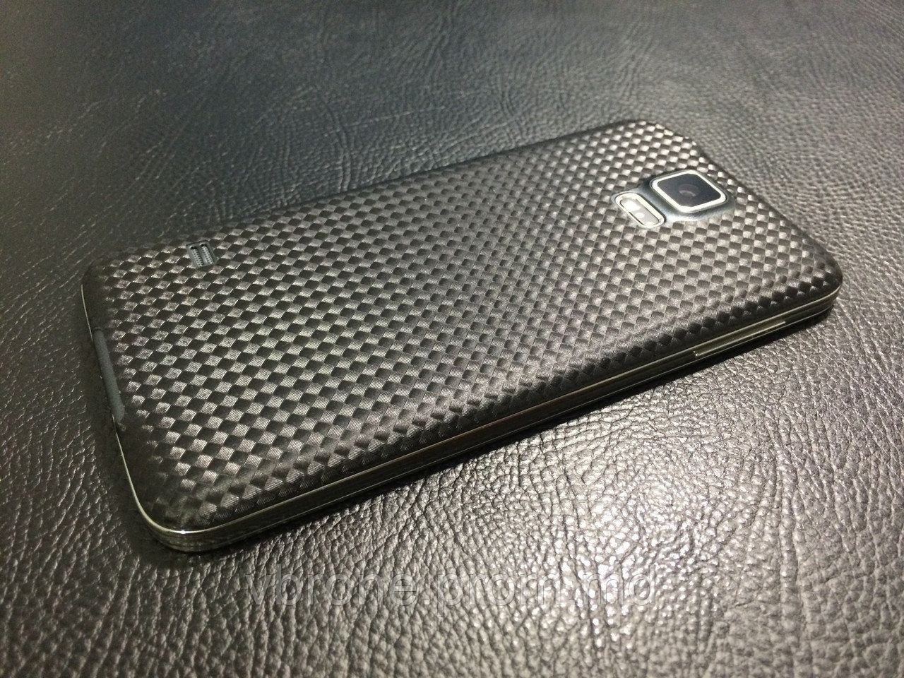 Декоративная защитная пленка для Samsung Galaxy S5 "карбон кубик черный" - фото 1 - id-p3868420