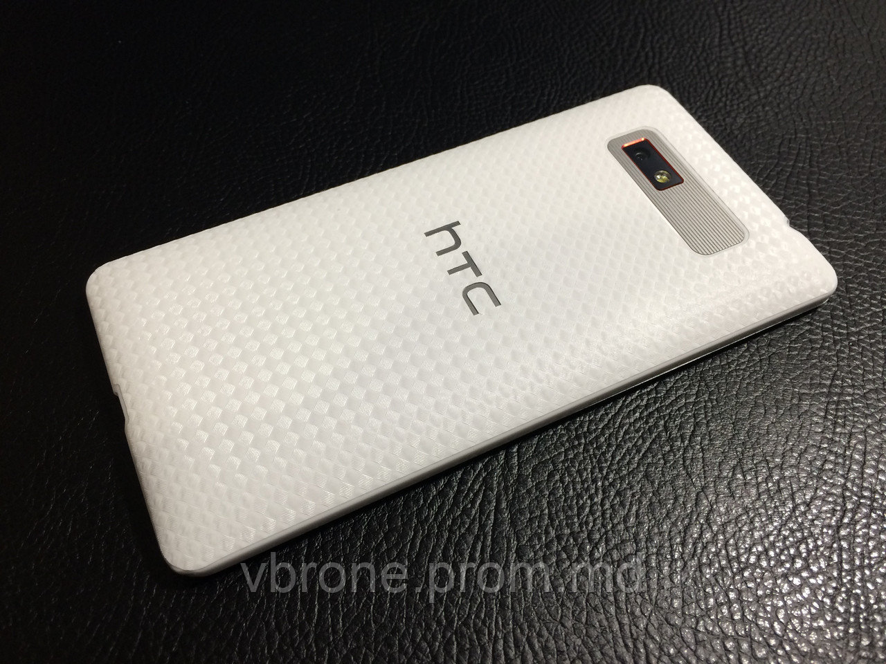 Декоративная защитная пленка для HTC Desire 600 микро карбон белый - фото 1 - id-p3868594
